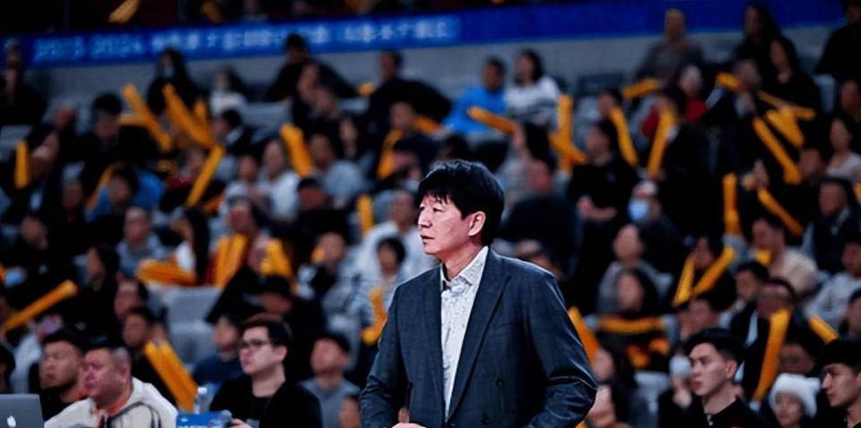 包含新疆男篮连战两天，成功扬眉吐气夺冠的词条