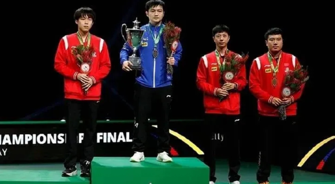 包含关键比赛捧冠军杯，球王成全队大腿的词条