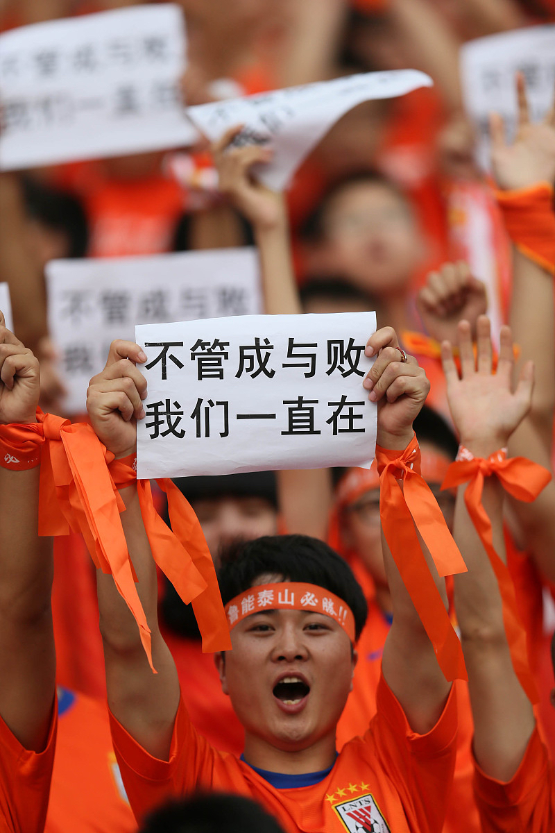 谁能凭借毅力和决心在场上取得胜利？