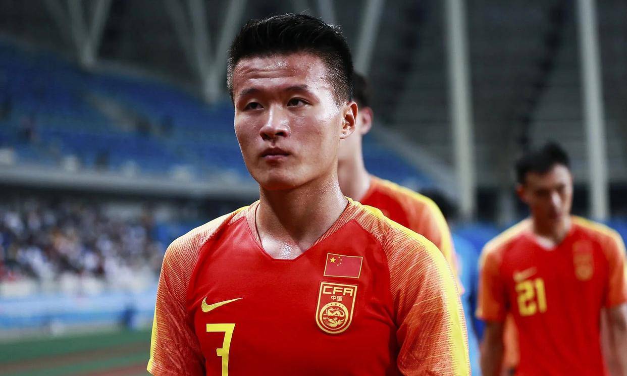 包含阿美尼亚队在欧国家联赛上奋勇拼搏失利离场的词条